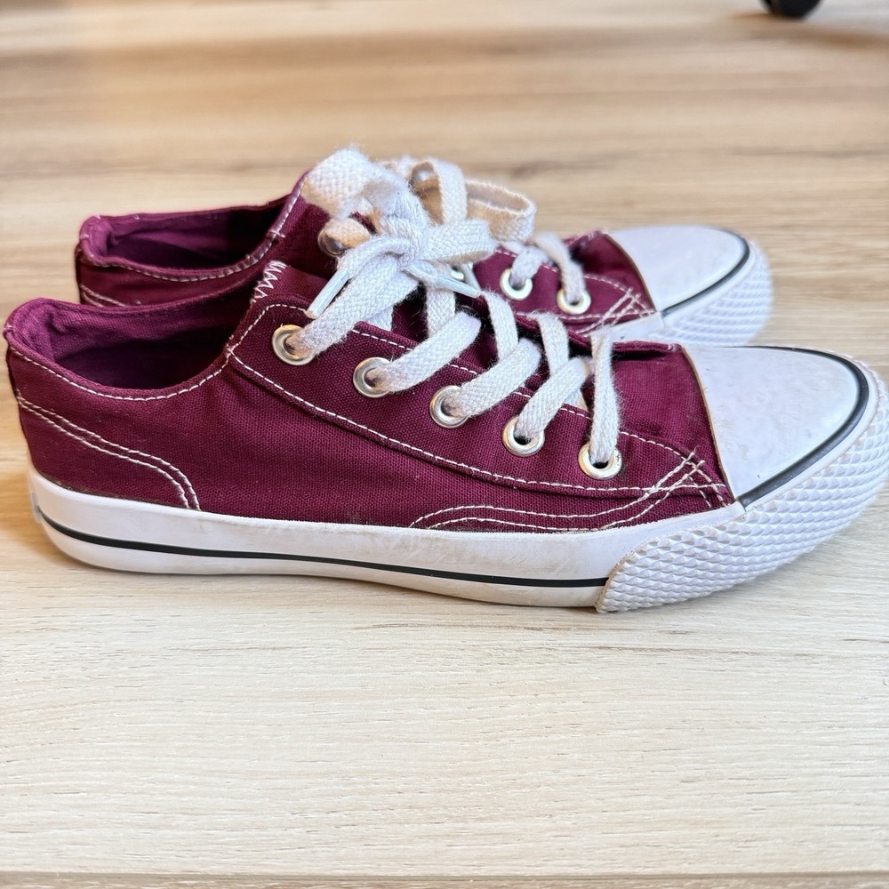 Burgundy Air Walks Lo Top Lace Ups Women's Shoes Size 7